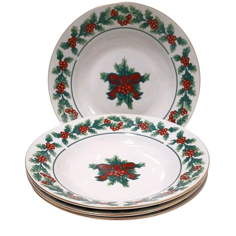 4 Pc Gibson Christmas 7 3/4" Salad Plates‎ Holly Berries Wreaths Green Red Bow
